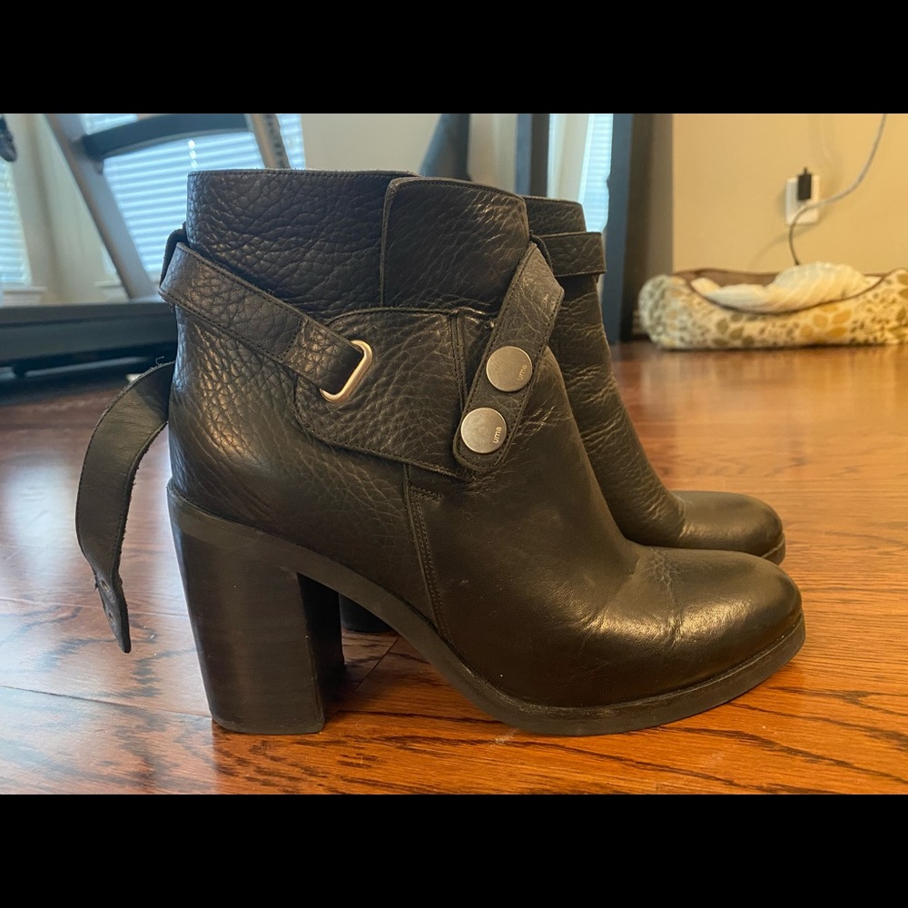 Argentinian UMA leather boots